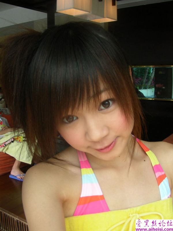 开始学会化装的漂亮非主流女生美图