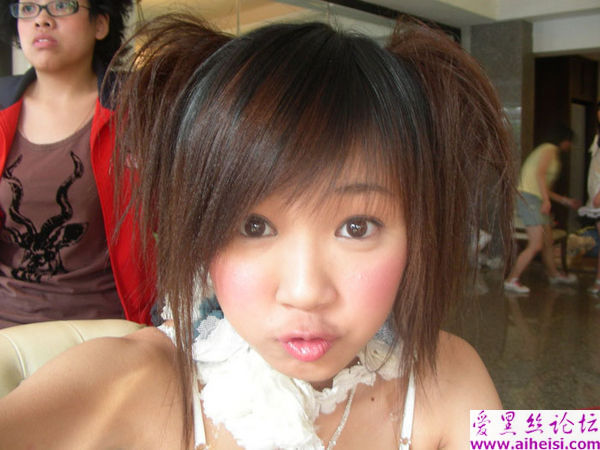 开始学会化装的漂亮非主流女生美图