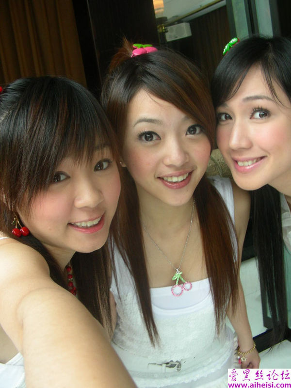 开始学会化装的漂亮非主流女生美图