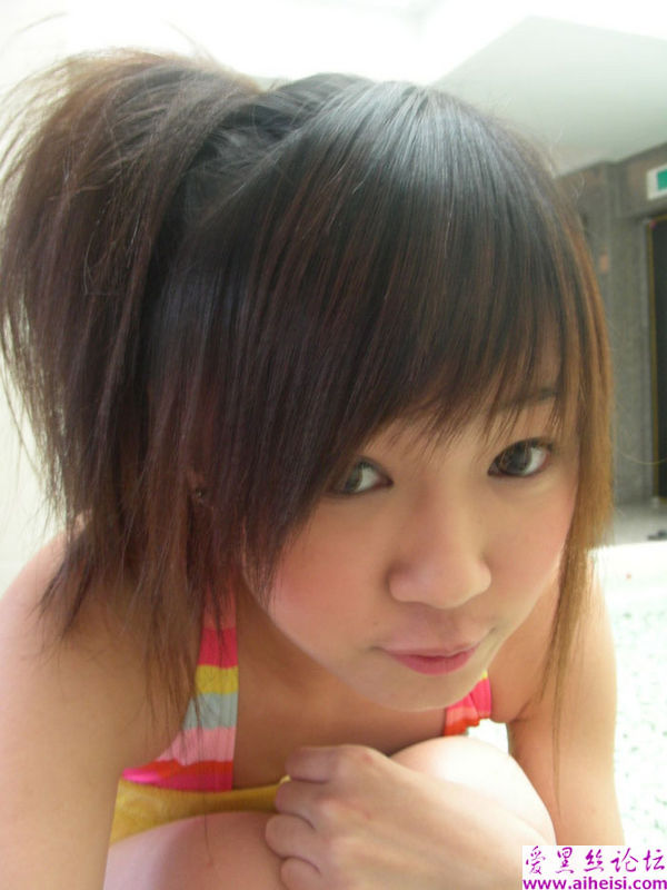 开始学会化装的漂亮非主流女生美图