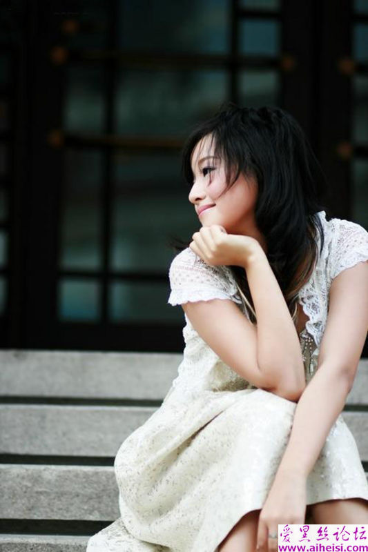 很会画妆的一位可乐女生