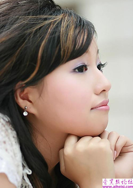 很会画妆的一位可乐女生