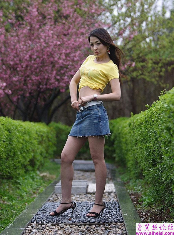 成都女性娇媚身姿自拍照片