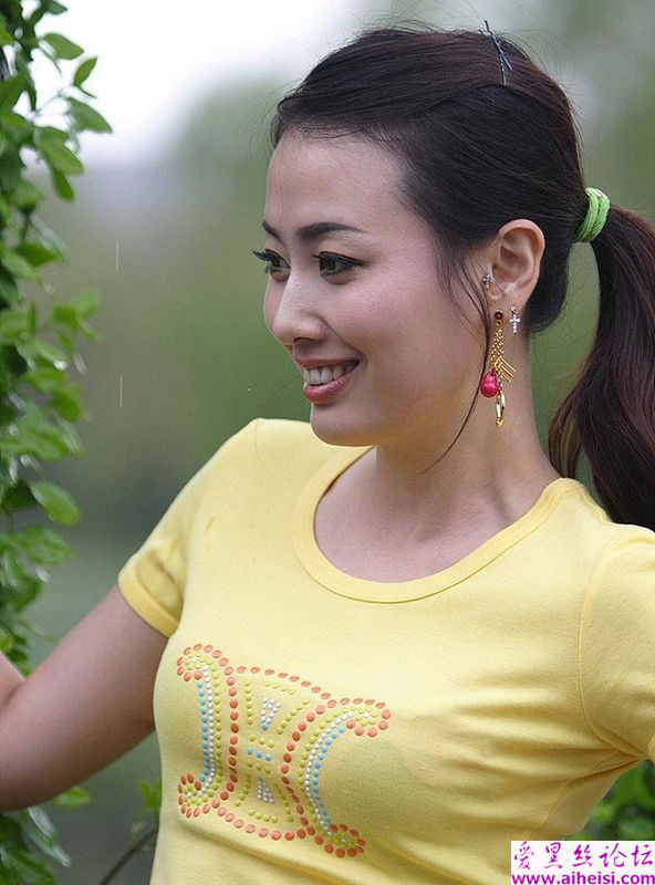 成都女性娇媚身姿自拍照片