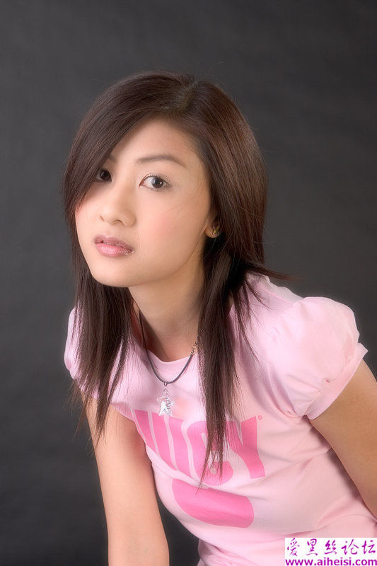 抓拍美女长发漂起来的那份情丝