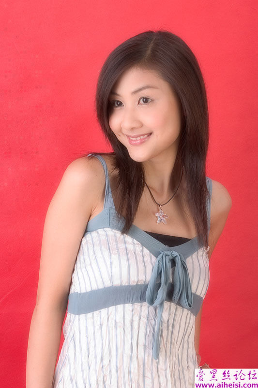 抓拍美女长发漂起来的那份情丝