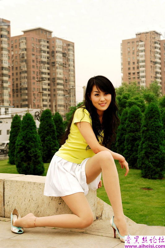 时尚气质的都市丝袜女郎抓拍照片