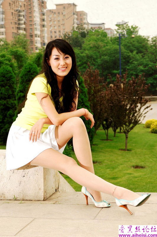 时尚气质的都市丝袜女郎抓拍照片
