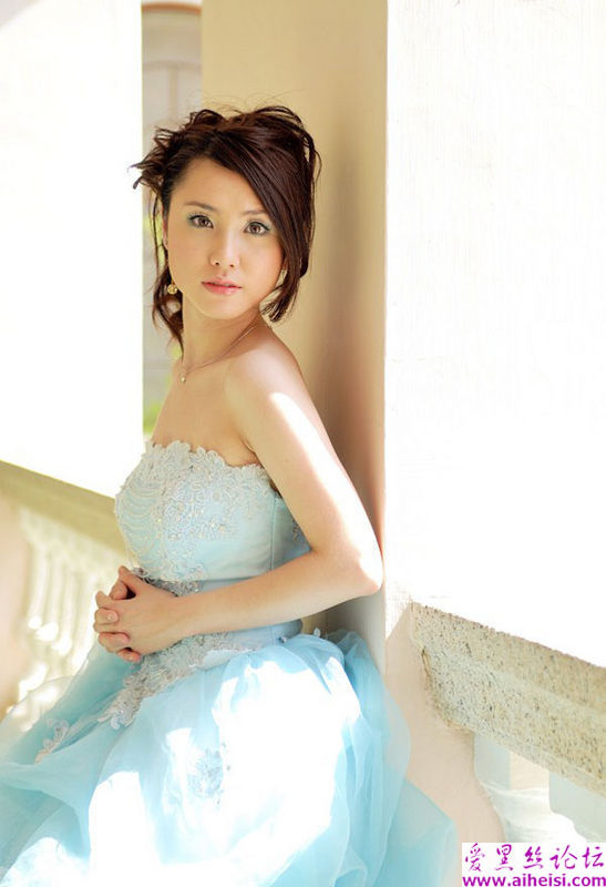 明亮迷人的女装让人看到幸福的彼岸
