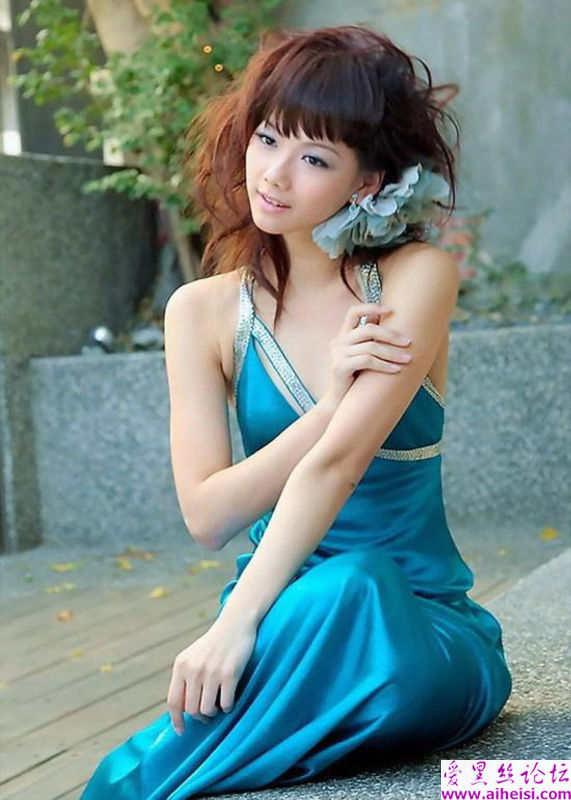 江苏庭院里的妩媚姑娘