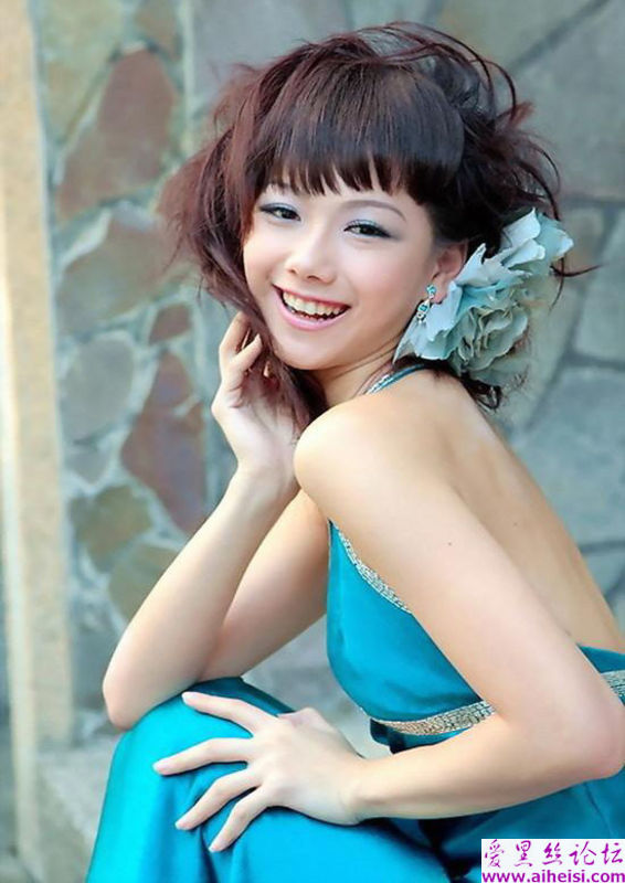 江苏庭院里的妩媚姑娘
