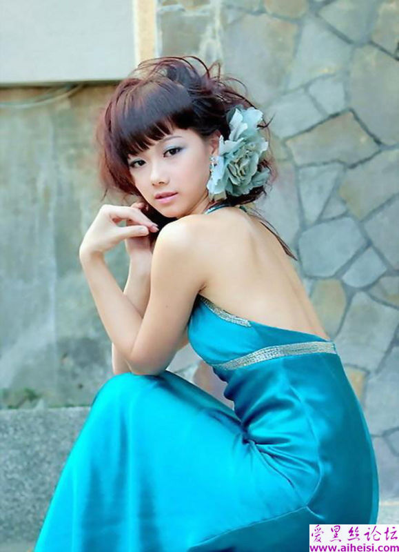 江苏庭院里的妩媚姑娘