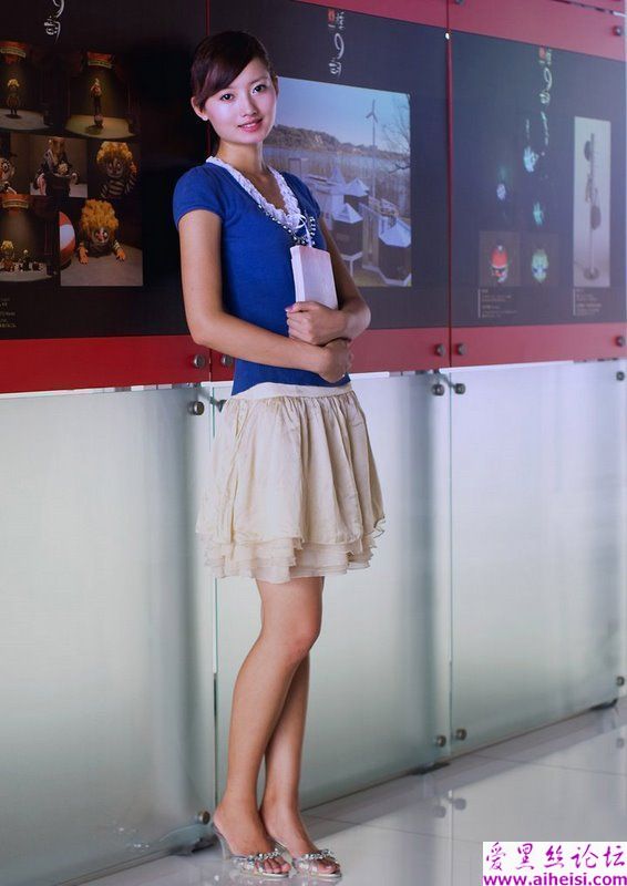 清纯的美女校花自拍
