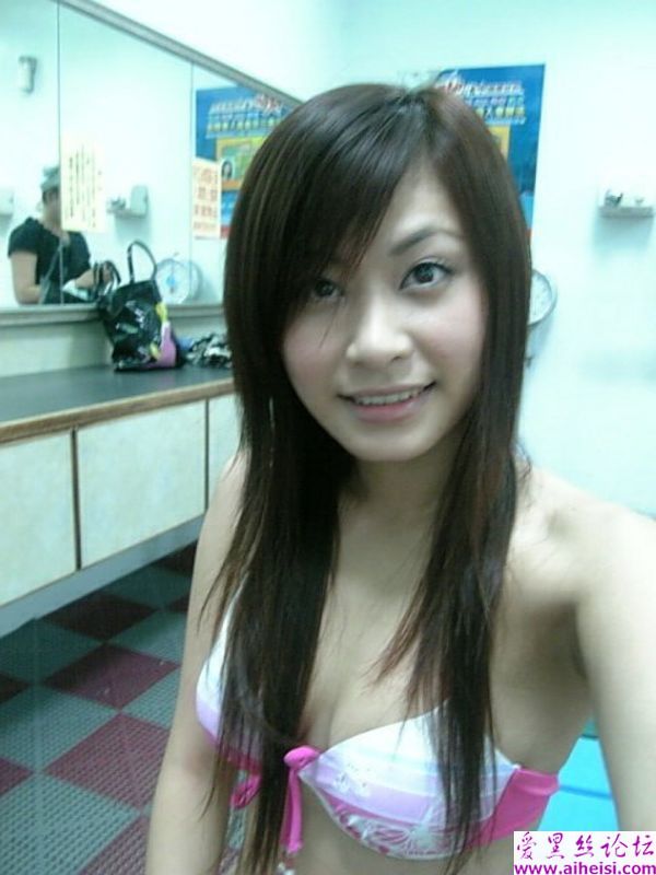 漂亮女孩大膽自拍