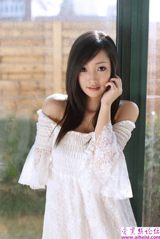 漂亮的双胞胎姐妹写真图