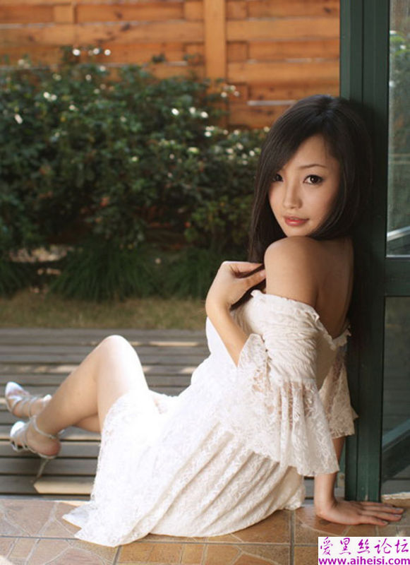 漂亮的双胞胎姐妹写真图