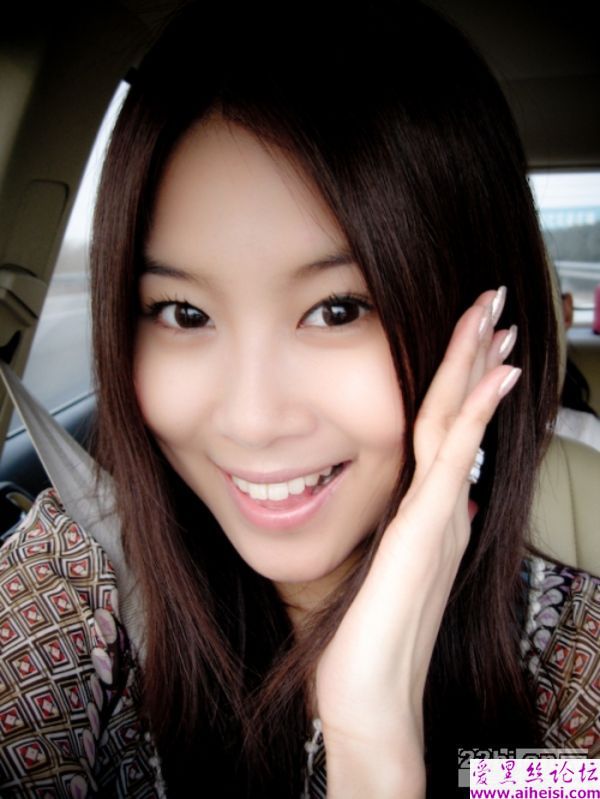 漂亮的妹妹手机自拍
