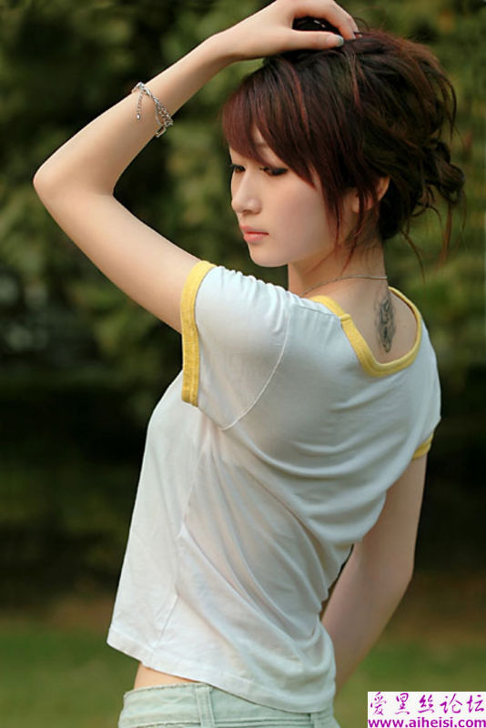 皮肤特好的漂亮女孩儿图片