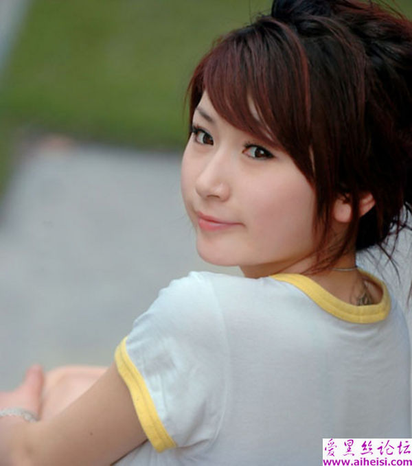 皮肤特好的漂亮女孩儿图片