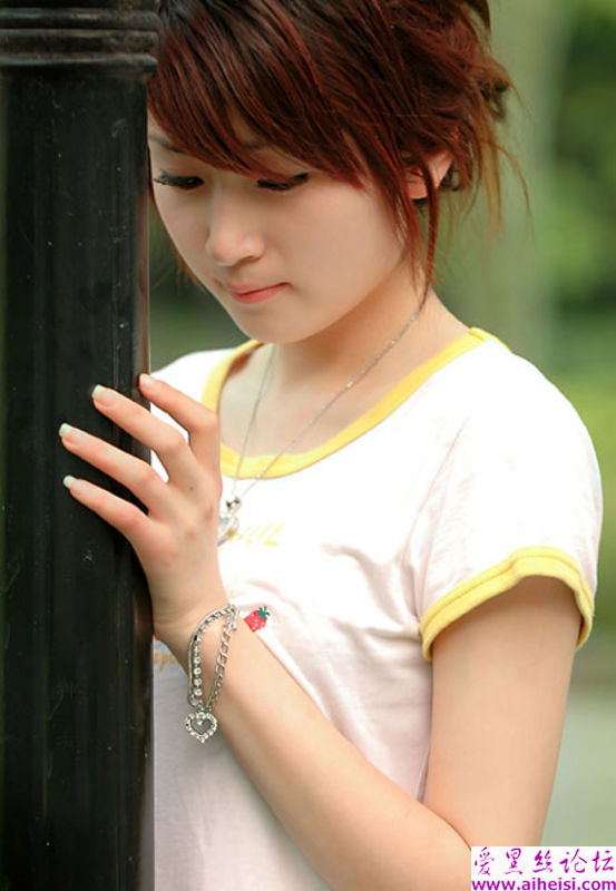 皮肤特好的漂亮女孩儿图片