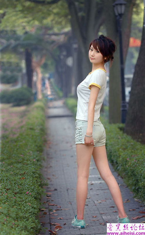 皮肤特好的漂亮女孩儿图片