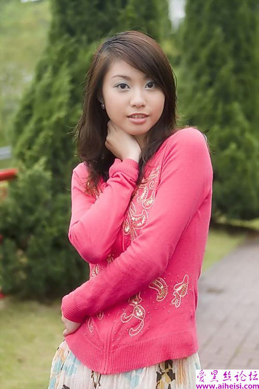 粉红装的漂亮广东女生