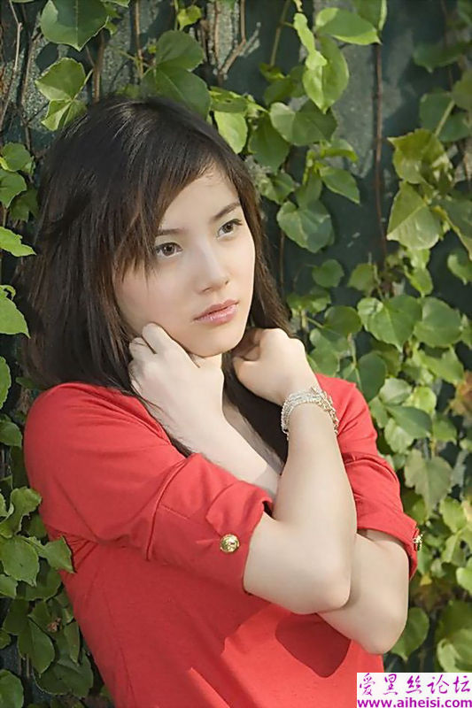 粉红装的漂亮广东女生