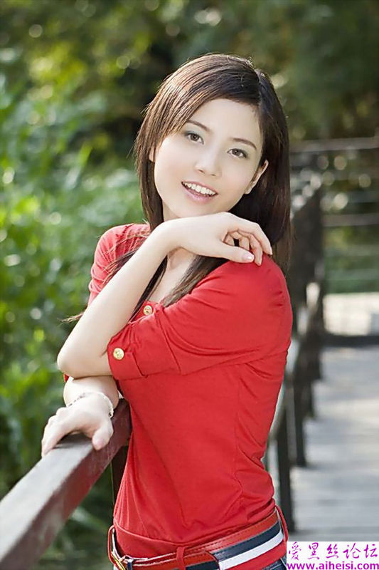 粉红装的漂亮广东女生