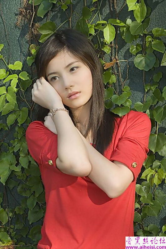 粉红装的漂亮广东女生
