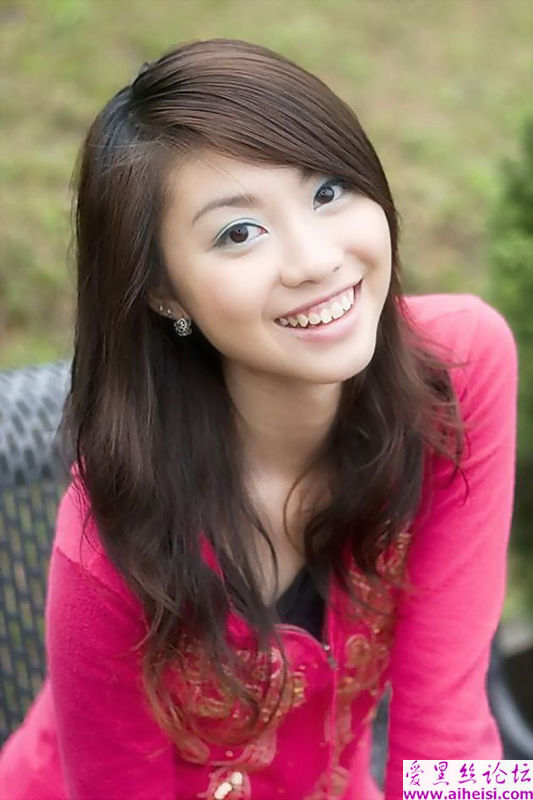 粉红装的漂亮广东女生