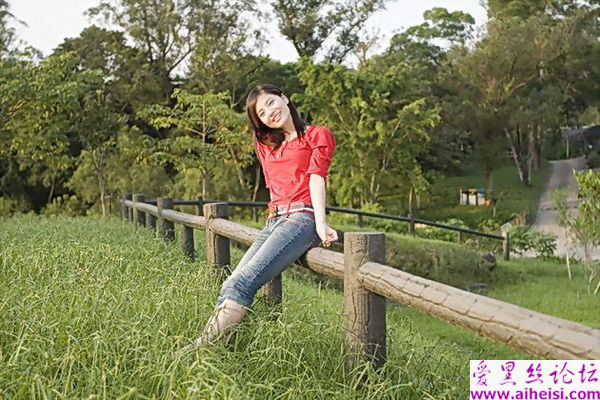 粉红装的漂亮广东女生