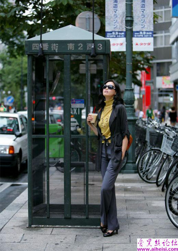 繁华上海街道里的美丽风景线