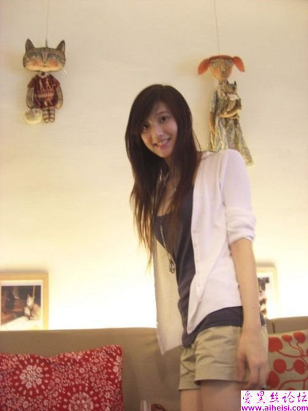 网络热传的台湾音乐女孩生活照