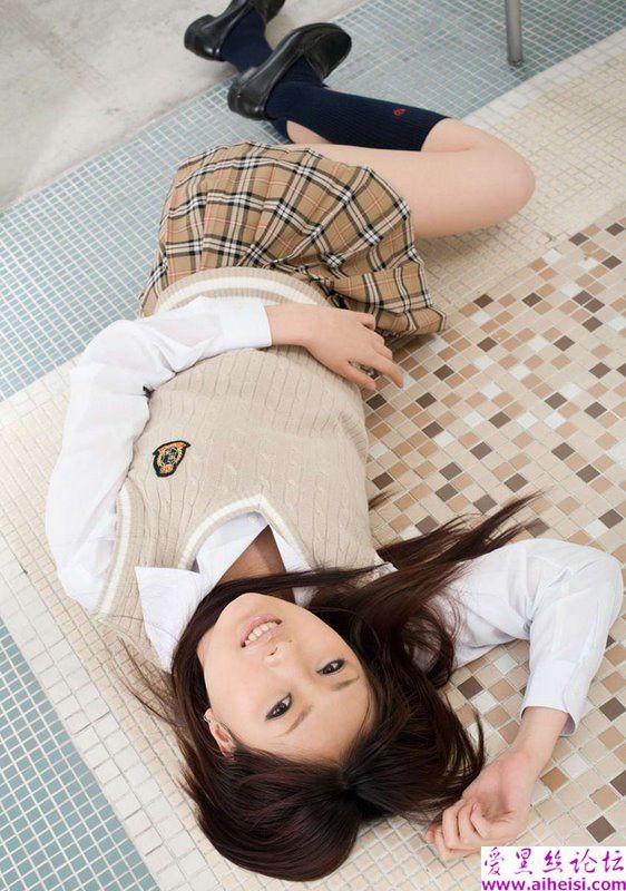 美女大学生性感诱人自拍