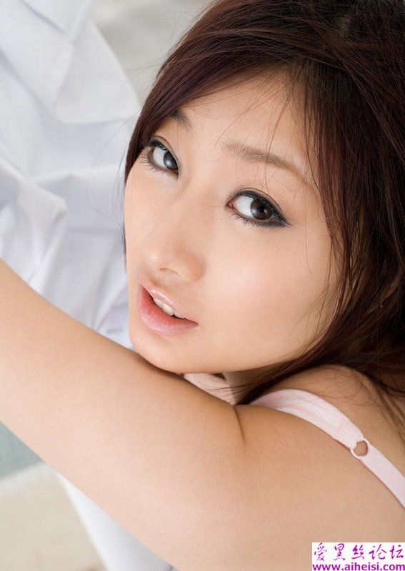 美女大学生性感诱人自拍