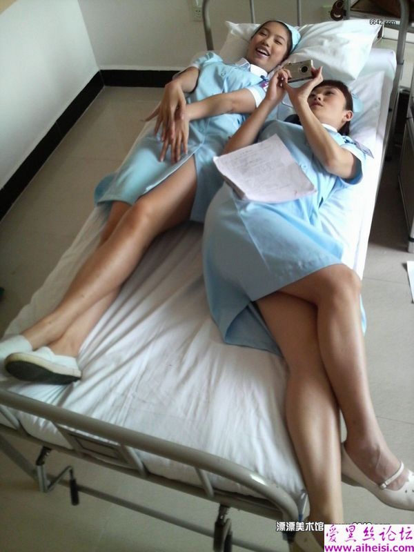 美女最新护士装自拍