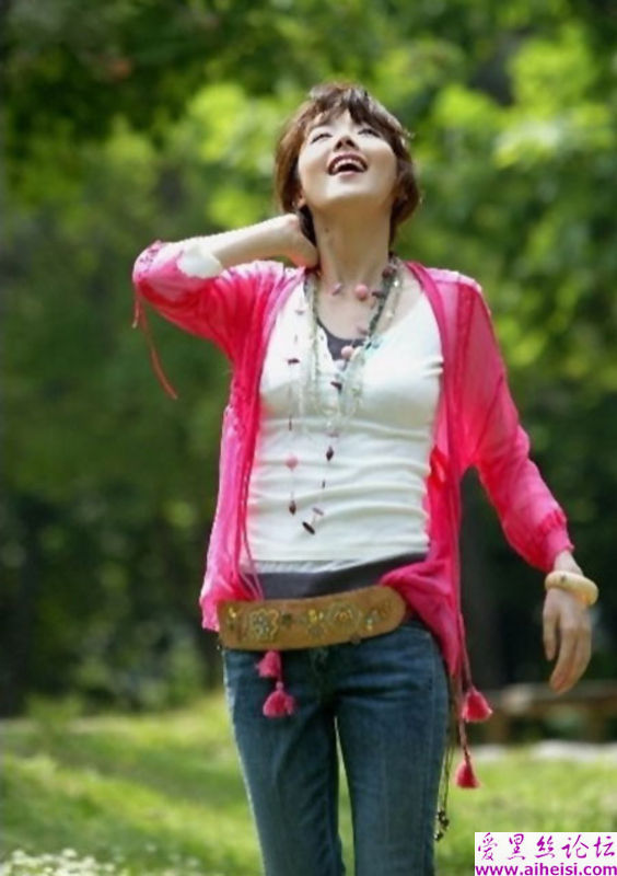 美女有着天真烂漫的笑容