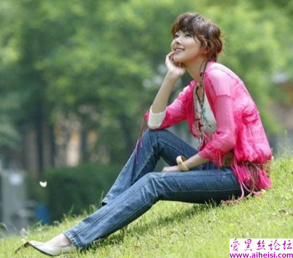 美女有着天真烂漫的笑容
