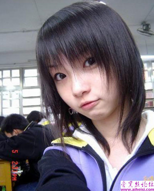 美少女拍下中学时代的快乐与美好时光