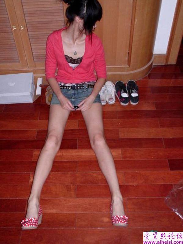 美腿少女家中自拍