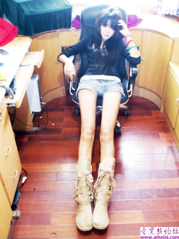 美腿少女家中自拍