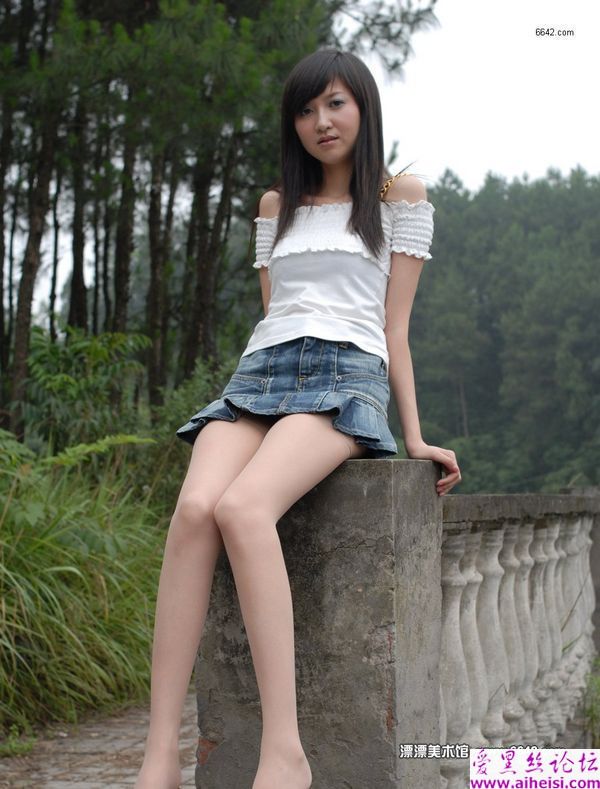 美腿少女郊区迷人自拍