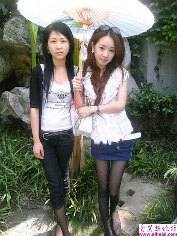 美腿美女玩自拍
