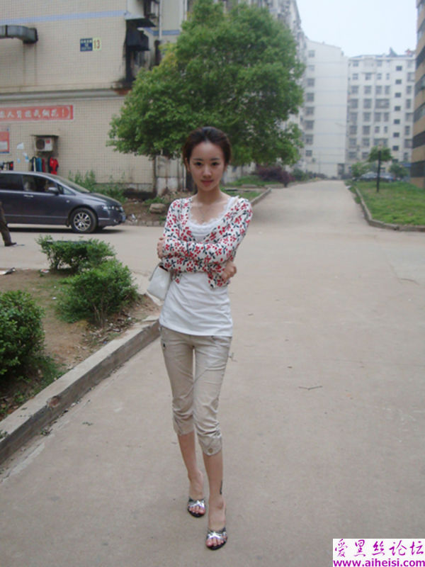 美腿美女玩自拍