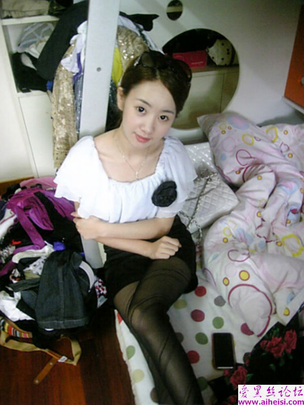 美腿美女玩自拍