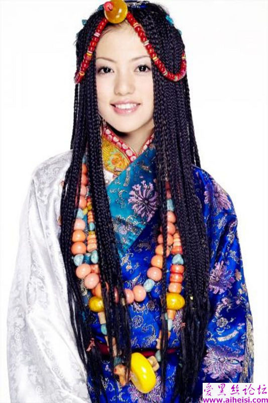 西藏女孩子的藏服装扮