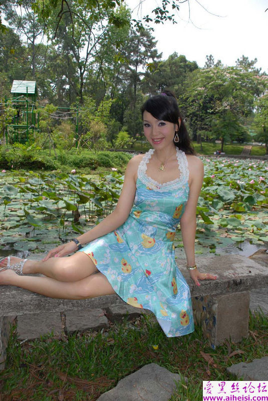 越南美女在北京游玩自拍美图