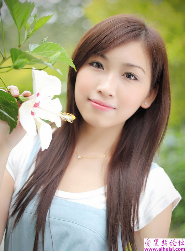 郊外的妹妹随意自拍