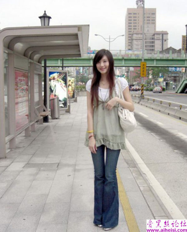 长发漂漂的大美女外出旅游的自拍组图