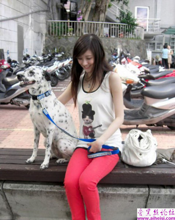 长发漂漂的大美女外出旅游的自拍组图